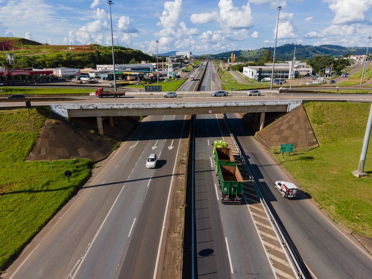 Rodovia Fernão Dias tem nova concessionária e R$ 14,8 bilhões previstos em investimentos