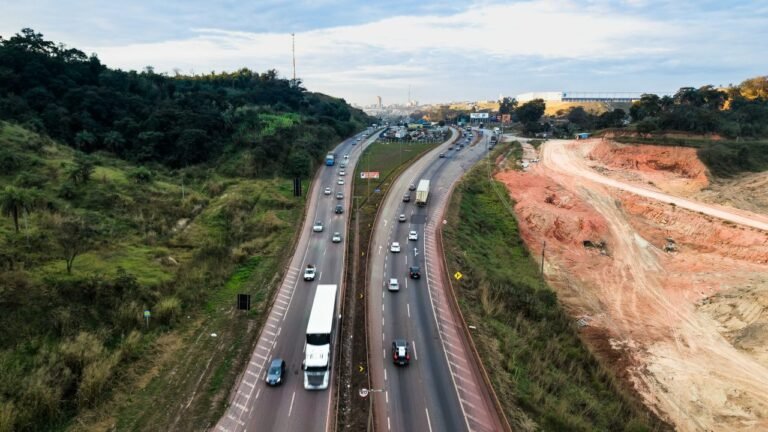Concessionária da BR-381 realiza implantação de terceira pista provisória em trecho de Betim